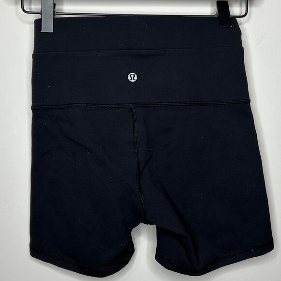 Lululemon Black Bike Shorts Size 4 - Picture 2 of 4